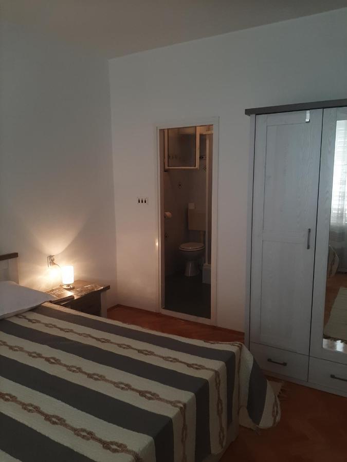 לון Apartments And Rooms Ljubica מראה חיצוני תמונה