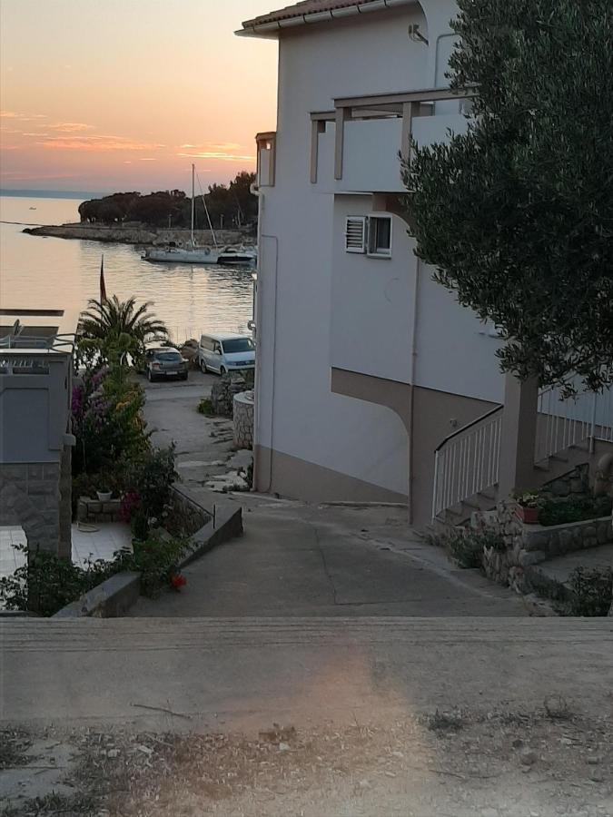 לון Apartments And Rooms Ljubica מראה חיצוני תמונה