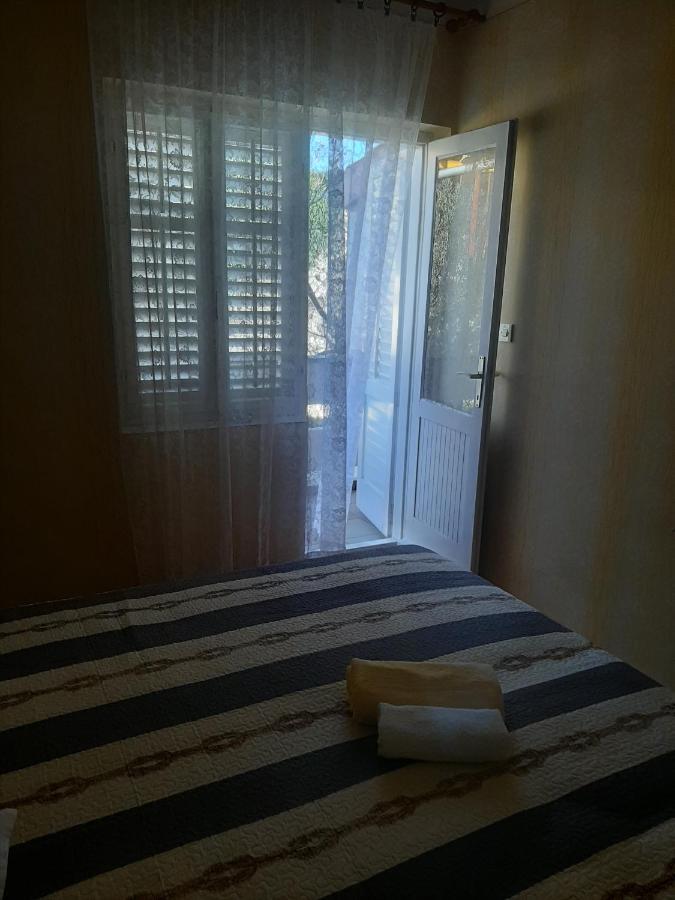 לון Apartments And Rooms Ljubica מראה חיצוני תמונה