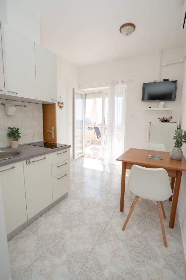 לון Apartments And Rooms Ljubica מראה חיצוני תמונה