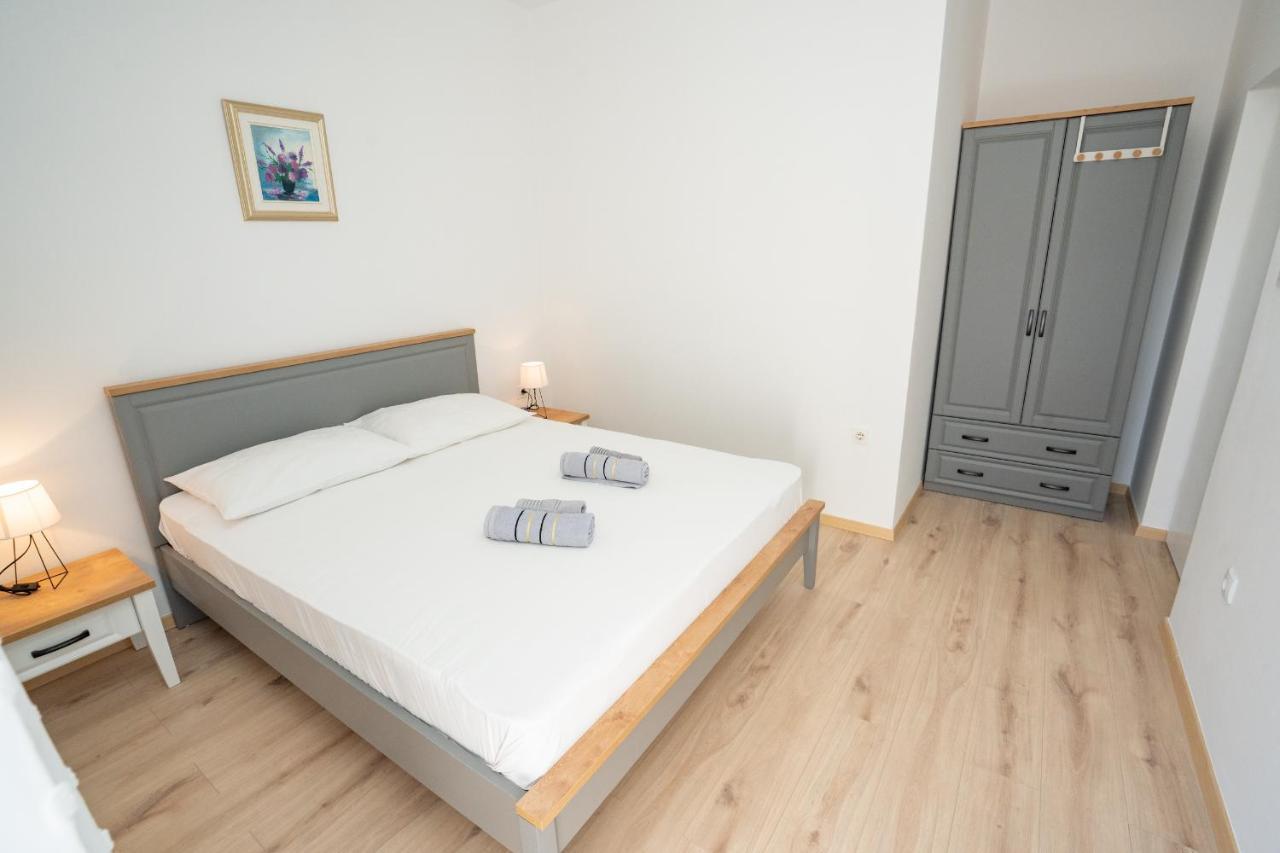 לון Apartments And Rooms Ljubica מראה חיצוני תמונה