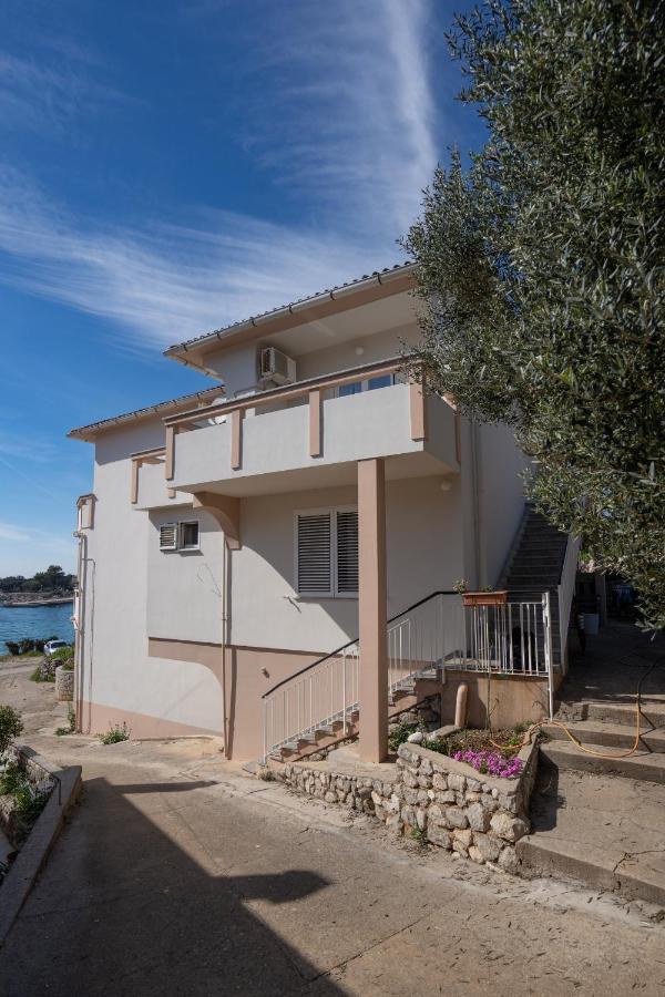 לון Apartments And Rooms Ljubica מראה חיצוני תמונה