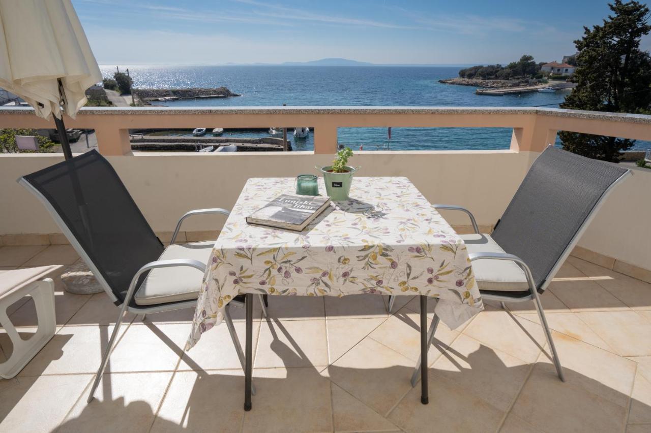 לון Apartments And Rooms Ljubica מראה חיצוני תמונה