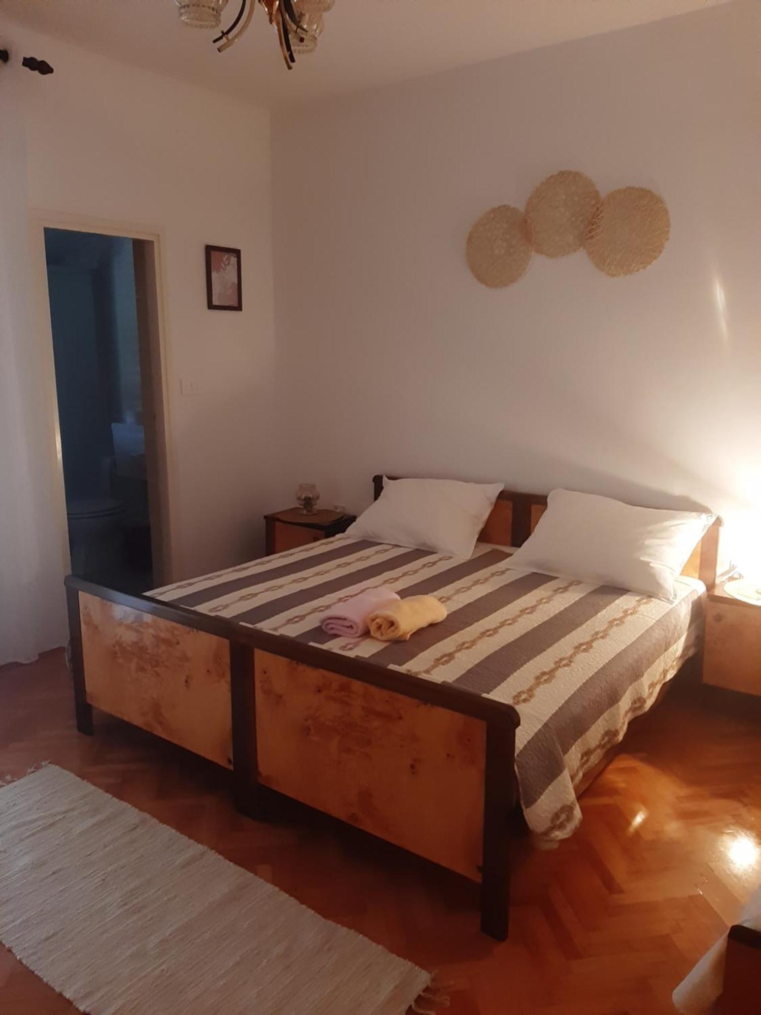 לון Apartments And Rooms Ljubica מראה חיצוני תמונה